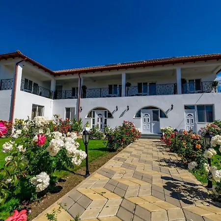 Casa Nicola * Două Mai