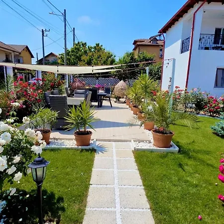 Casa Nicola * Două Mai