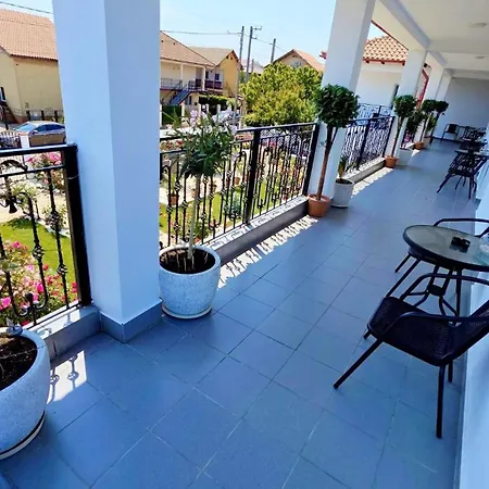 Casa Nicola 홈스테이 Două Mai