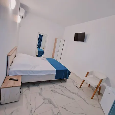Casa Nicola 홈스테이 Două Mai